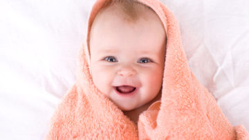 6 Rekomendasi Bedak Cair untuk Bayi dan Balita. Lebih Aman, Nggak Cemas Sama Serbuknya~
