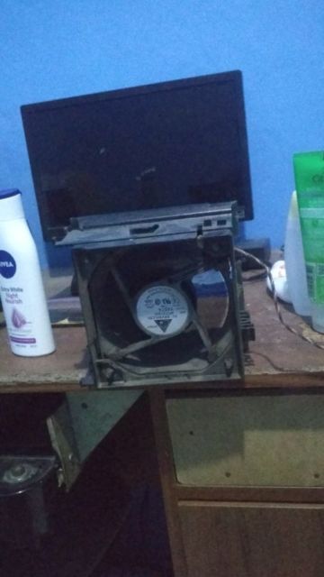 11 Benda Aneh yang Pernah Ada di Dalam Rumah, Antara Kreatif dan Random sih. Kocak Bener! :D