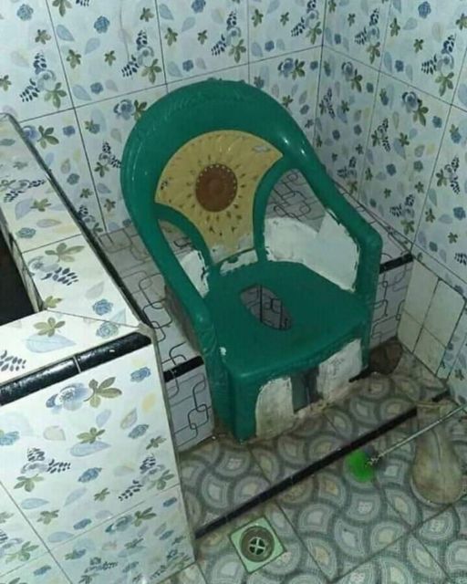 11 Benda Aneh yang Pernah Ada di Dalam Rumah, Antara Kreatif dan Random sih. Kocak Bener! :D