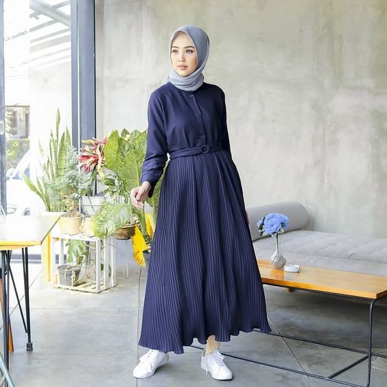 Bukan Cuma Rok Plisket, Ini Potret Gamis Plisket yang Bikin Penampilan Makin Santun