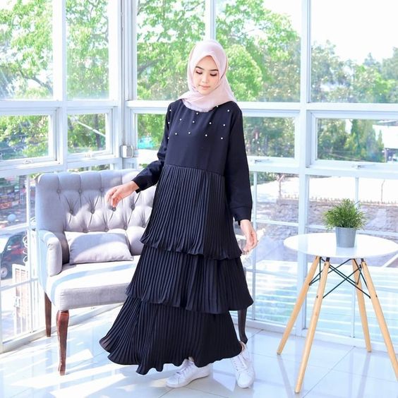 Bukan Cuma Rok Plisket, Ini Potret Gamis Plisket yang Bikin Penampilan Makin Santun