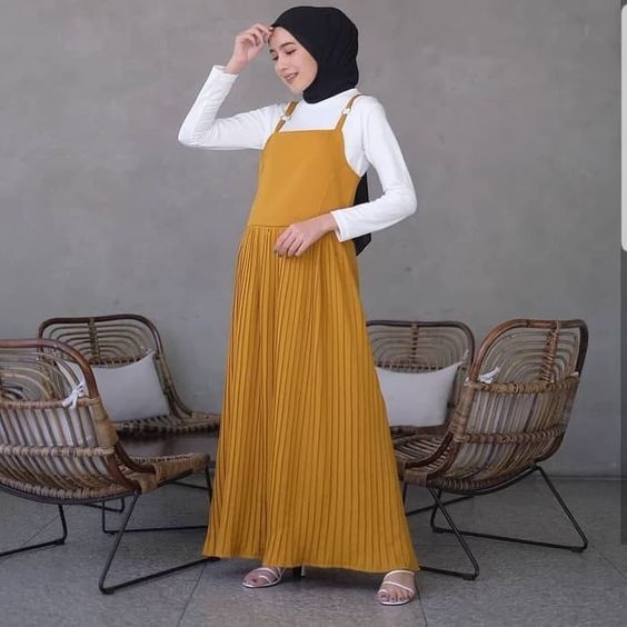 Bukan Cuma Rok Plisket, Ini Potret Gamis Plisket yang Bikin Penampilan Makin Santun