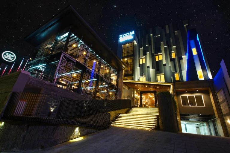 Punya Konsep Interior Penuh Warna dan Unik, ini lo 10 Hotel yang Instagramable di Surabaya