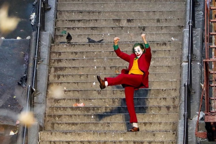 Review Film Joker: Saat Aktor Menjiwai Seni Peran, Film dan Pemain pun Laik Diganjar Penghargaan
