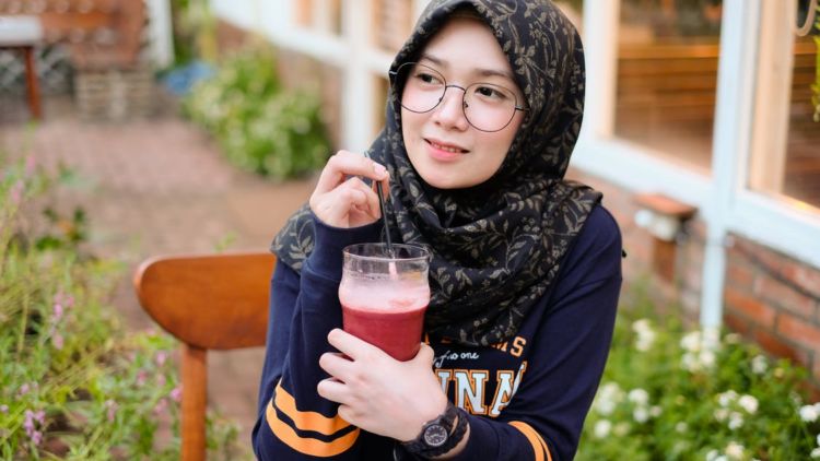 Ini 4 Tanda Kalau Kamu Tetap Peduli Pada Penampilan, Walau Jarang Banget Dandan