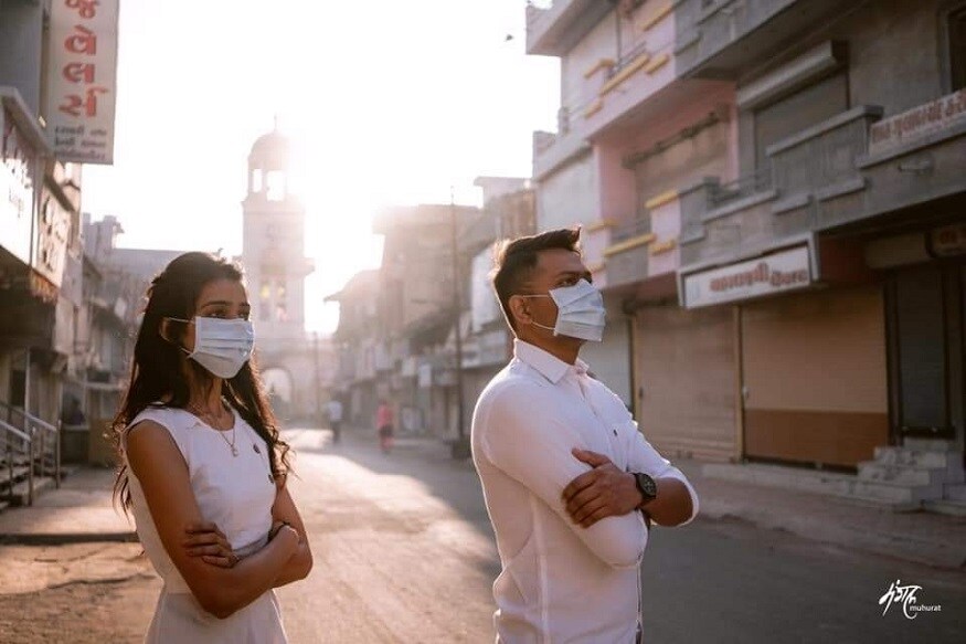 10 Ide Konsep Foto Pre-wedding Pakai Masker di Masa Pandemi. Tetap Dramatis dan Romantis!