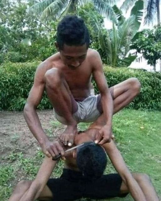 11 Momen Kocak yang Terjadi Saat Cukur Rambut. Ada-Ada Aja Kelakuan Tukang Cukur Zaman Sekarang