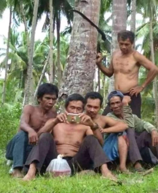 11 Foto ini Buktikan Bahwa Suami itu Perlu Banget Dijaga dan Diawasi. Jadi Istri Berat, ya :(