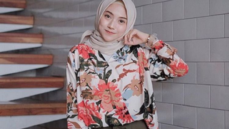Simple, 5 Inspirasi OOTD Hijabers Cantik yang Mudah Kamu Tiru! Dijamin Nyaman & Nggak Ribet
