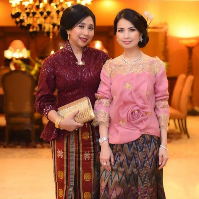 5 Potret Perempuan Berpengaruh di Indonesia Saat Berkebaya. Elegan, Manis dan Memesona!