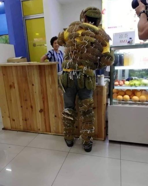 11 Foto ini Buktikan Bahwa Suami itu Perlu Banget Dijaga dan Diawasi. Jadi Istri Berat, ya :(