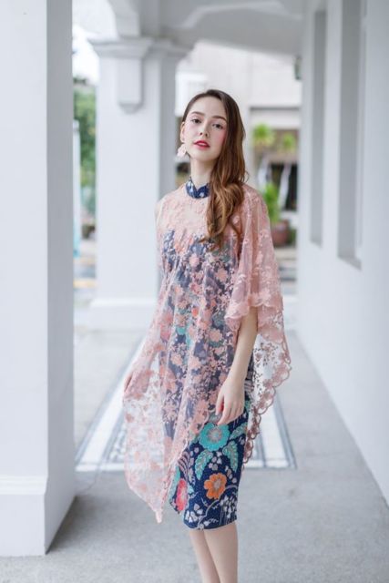 Jadi Unik dan Cantik, Ini 5 Potret Dress Batik yang Sudah Dirombak Secara Kreatif
