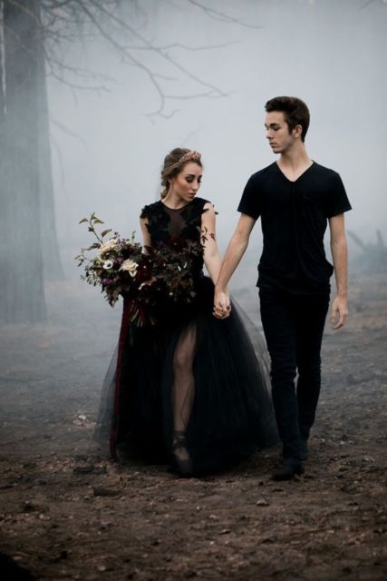 8 Ide Unik Foto Pasangan Pengantin Tema Halloween. Super Nyentrik, tapi Nggak Gitu Seram kok~