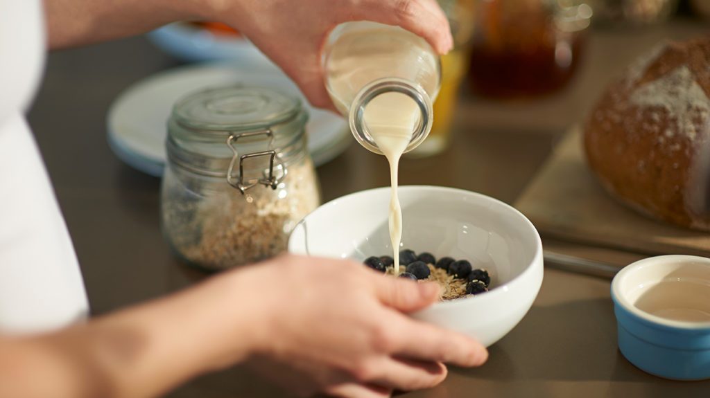 Cara Hemat Bikin Susu Almond yang Ampasnya Bisa Dipakai. Satu Cangkir Kacang Jadi Seliter!
