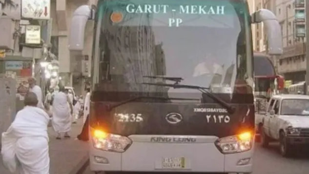 Deretan Potret Keajaiban Angkutan Umum Indonesia. Ternyata Bisa Antarnegara juga lo! 25 Deretan Potret Keajaiban Angkutan Umum Indonesia. Ternyata Bisa Antarnegara juga lo!