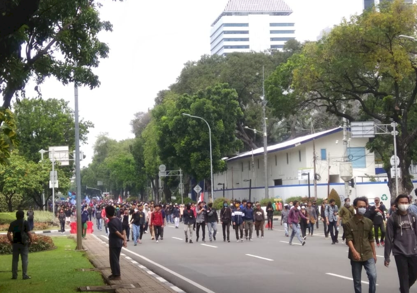 5 Alasan Kenapa Kita Nggak Perlu Nyinyirin Anak SMA & STM yang Ikut Demo. Pada Sensi Amat~