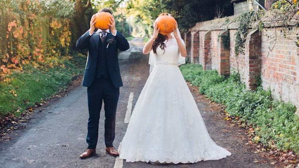 8 Ide Unik Foto Pasangan Pengantin Tema Halloween. Super Nyentrik, tapi Nggak Gitu Seram kok~