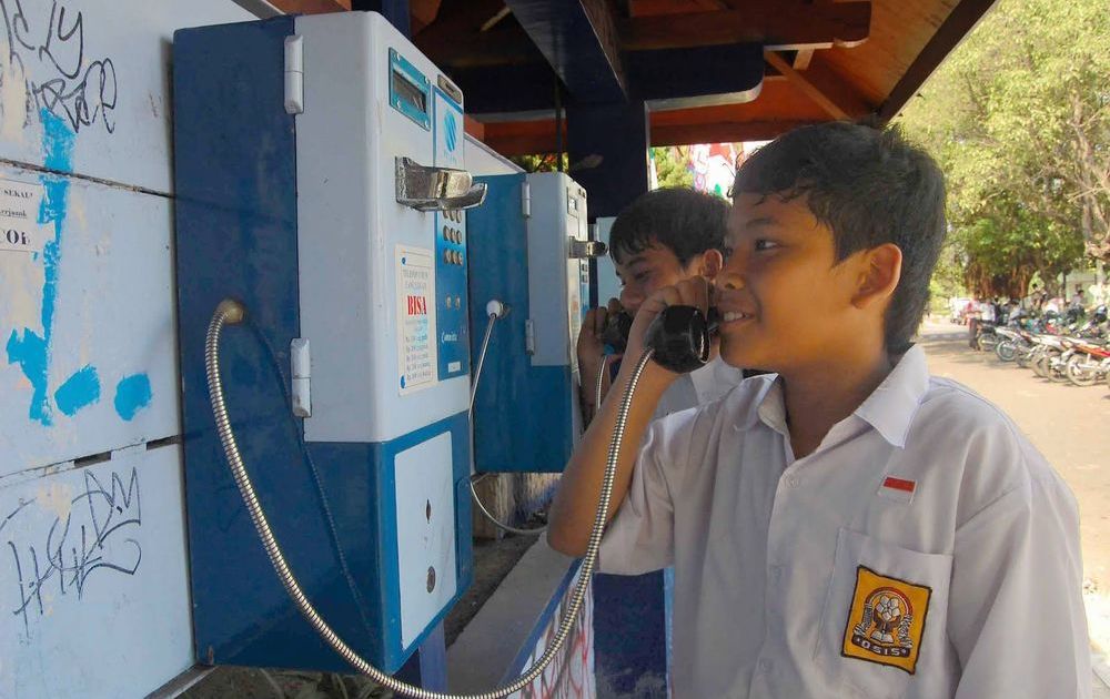 Nostalgia Telepon Umum Koin yang Udah Punah. Ngobrol jadi Terkesan Romantis~ 15 Nostalgia Telepon Umum Koin yang Udah Punah. Ngobrol jadi Terkesan Romantis~