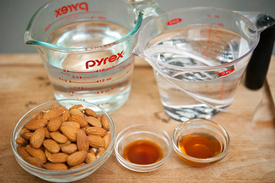 Cara Hemat Bikin Susu Almond yang Ampasnya Bisa Dipakai. Satu Cangkir Kacang Jadi Seliter!