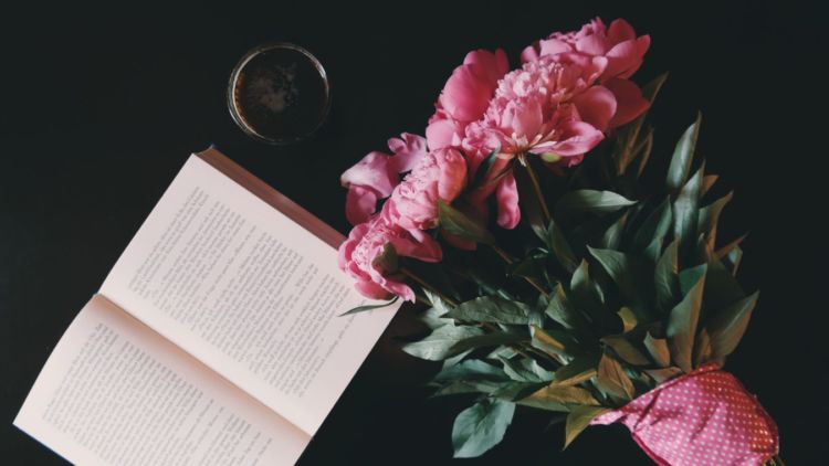 5 Novel Romcom Untuk Menemani Weekend Kamu Selama di Rumah Aja