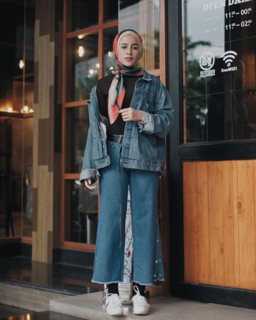 9 Cara Tampil Sporty Kalau Bosan Sama Gaya Feminin; Tetap Sederhana Walau Kelihatan Beda!