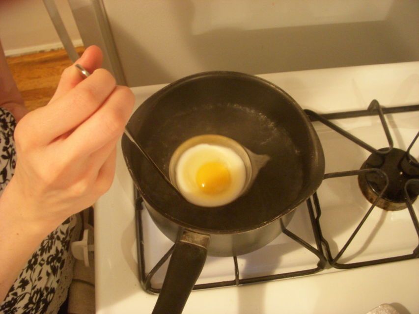 Telur Mata Sapi yang Setengah Matang Bisa Sempurna Bentuknya dengan 7 Trik ini. Oo, Begini?