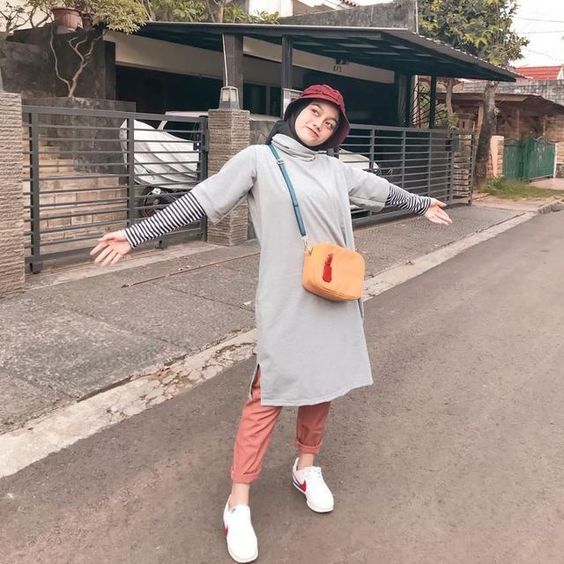 9 Cara Tampil Sporty Kalau Bosan Sama Gaya Feminin; Tetap Sederhana Walau Kelihatan Beda!