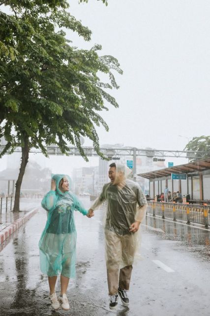 12 Ide Pre-wedding dengan Latar yang Realis, Unik, dan Menggemaskan! 20