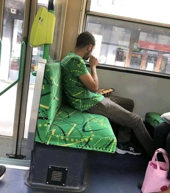 Lihat Fotonya Saja Sudah Awkward Sendiri, Nggak Kebayang Rasanya Ada dalam 10 Momen ini ~