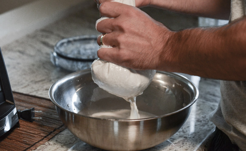 Cara Hemat Bikin Susu Almond yang Ampasnya Bisa Dipakai. Satu Cangkir Kacang Jadi Seliter!