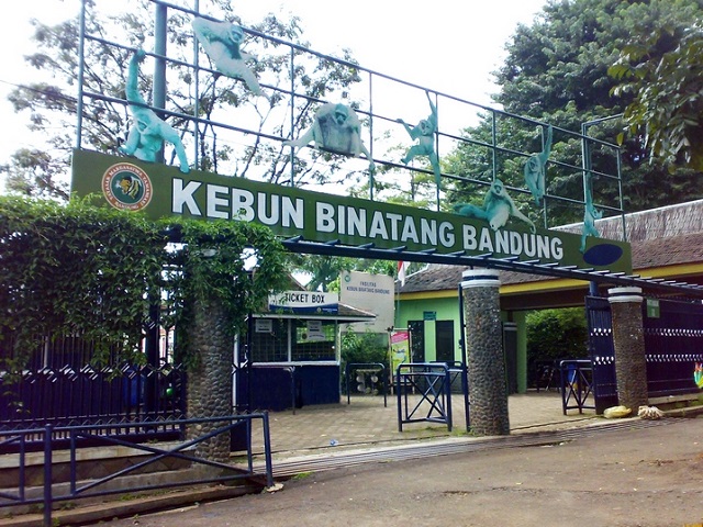 Kamu Pemberani? Yuk Main ke 10 Destinasi Horor di Bandung yang Sering Didatangi YouTuber ini 22 Kamu Pemberani? Yuk Main ke 10 Destinasi Horor di Bandung yang Sering Didatangi YouTuber ini