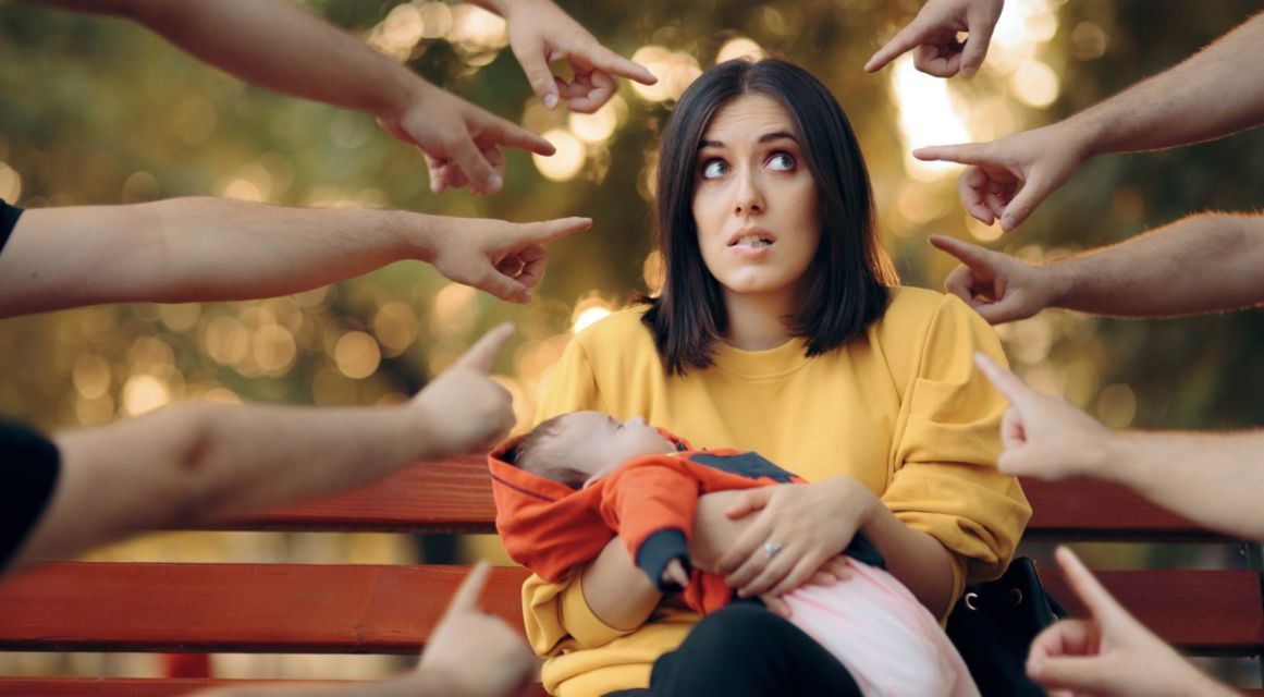 Tahu Lebih Jauh Tentang Mom Shaming. Basa-basi Berujung Depresi Juga Termasuk!
