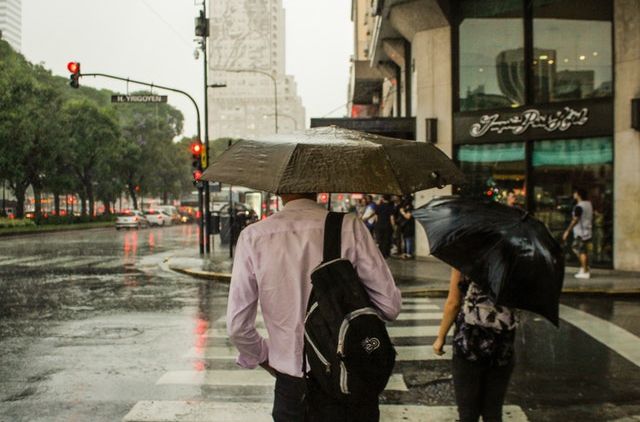 Dari Sumber Penghasilan hingga Kesehatan, Ini 5 Hal yang Harus Kamu Tahu saat Hujan Turun