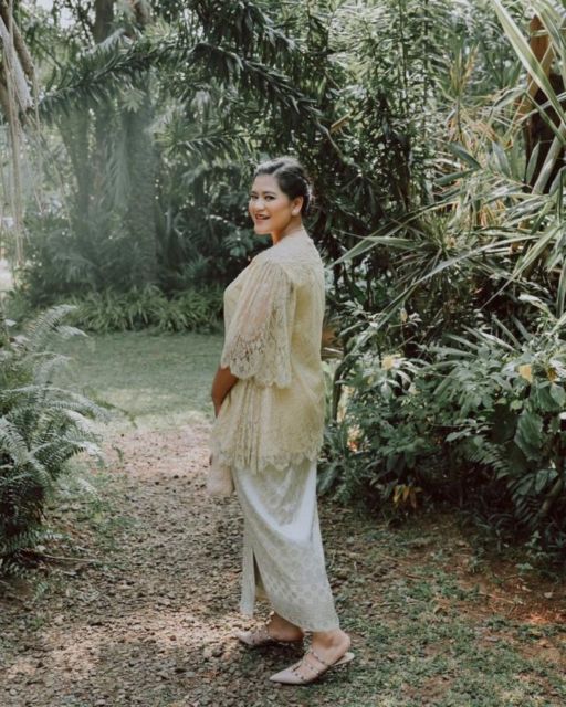 Inspirasi Model Kebaya yang Pernah Dipakai Kahiyang Ayu; Semuanya Simpel tapi Elegan!