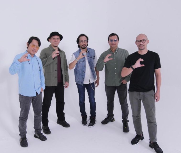 10 Musisi Indonesia Berprestasi yang Mengisi Soundtrack Film dan Serial Luar Negeri. Keren Banget!