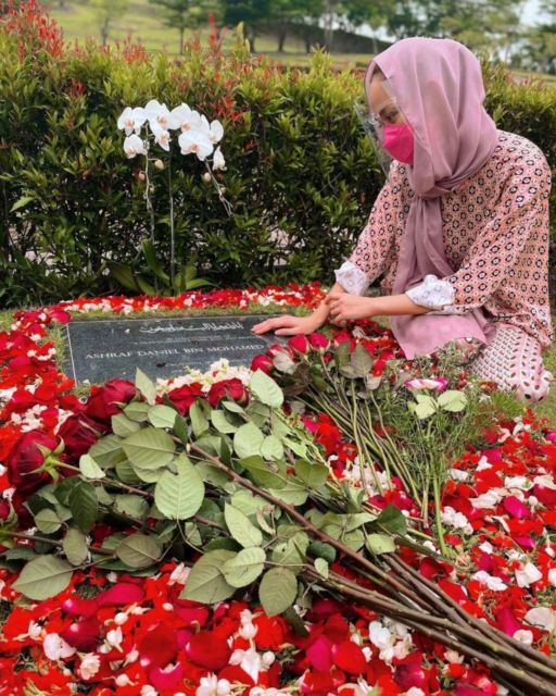 Anniversary Pernikahan ke-12, Bunga Citra Lestari Kunjungi Makam Ashraf yang Penuh Bunga
