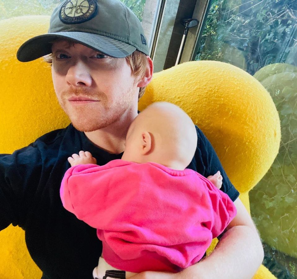 Akhirnya Punya Akun Instagram, Rupert Grint Pemeran Ron Weasley Pamer Status Jadi Ayah Baru