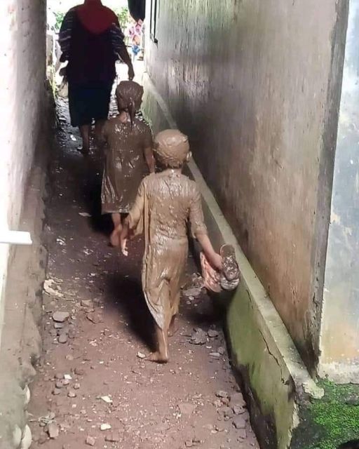 11 Potret Kocak Anak Dicariin Emaknya. Momen ini Kalau Diingat Bikin Kangen Sekaligus Ngakak, ya :D