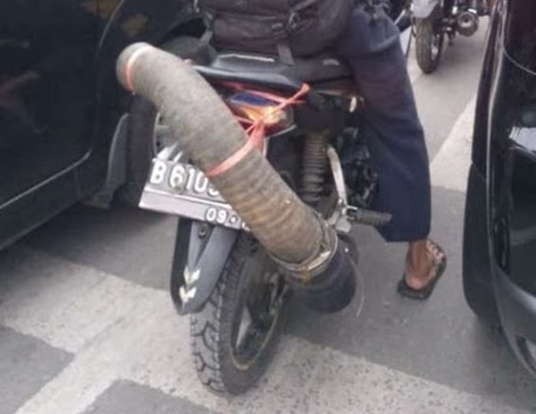 11 Modifikasi Knalpot Motor yang Nyeleneh Banget. Baru Lihat Aja Udah Sebal, Apalagi Dengar Suaranya!