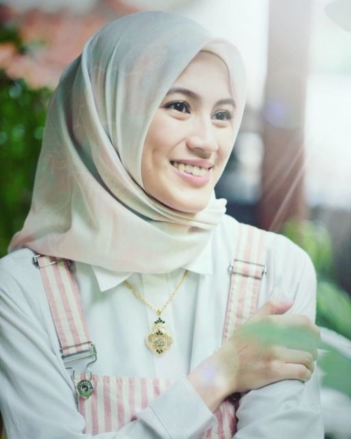 Pintar bin Berprestasi, 9 Seleb ini Kuliah di Luar Negeri Lewat Jalur Beasiswa. Keren Banget!