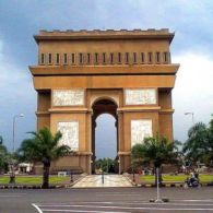 #DiIndonesiaAja-Selayang Pandang Kota Kediri. Yuk Kita Intip Arc De Triomphe di Kota Kediri dan Legenda Kerajaan Ratu Buaya Putih.