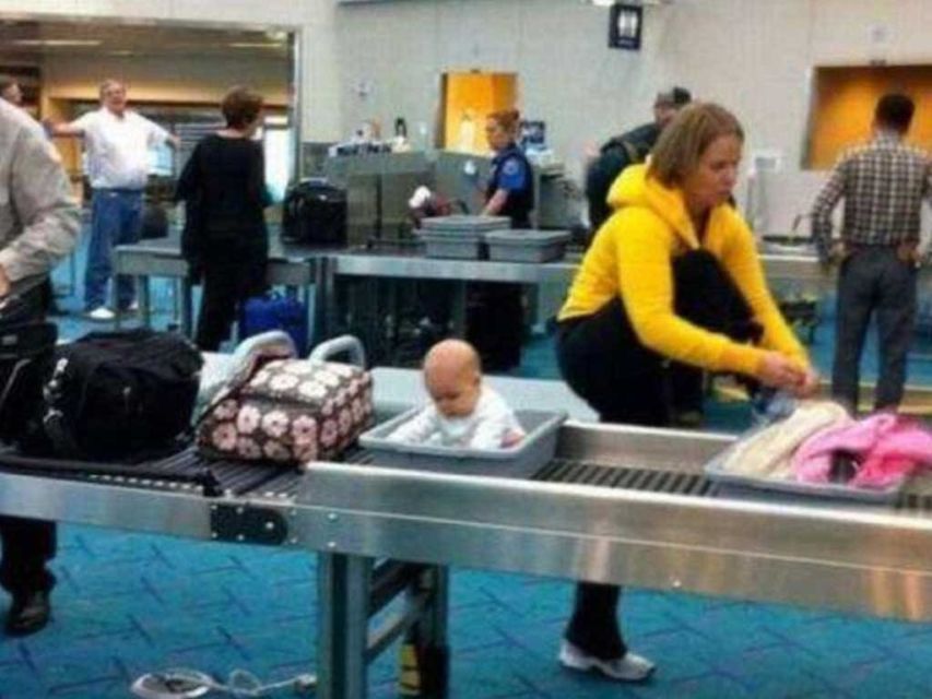 11 Kelakuan Kocak Orang-Orang di Bandara. Mereka ini Lagi Gabut Banget Apa Gimana sih?