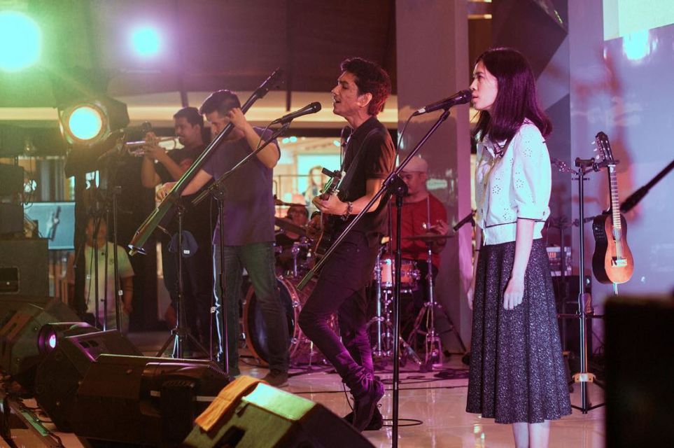 10 Musisi Indonesia Berprestasi yang Mengisi Soundtrack Film dan Serial Luar Negeri. Keren Banget!