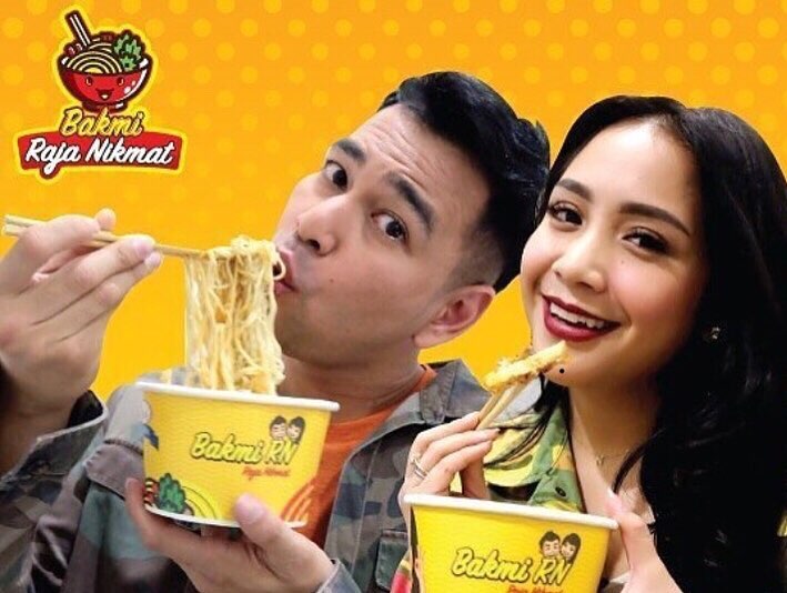 Bangun Bisnis Bersama, 8 Pasangan Artis ini Makin Sukses dan Kompak. Bisa Ditiru nih! 24 Bangun Bisnis Bersama, 8 Pasangan Artis ini Makin Sukses dan Kompak. Bisa Ditiru nih!