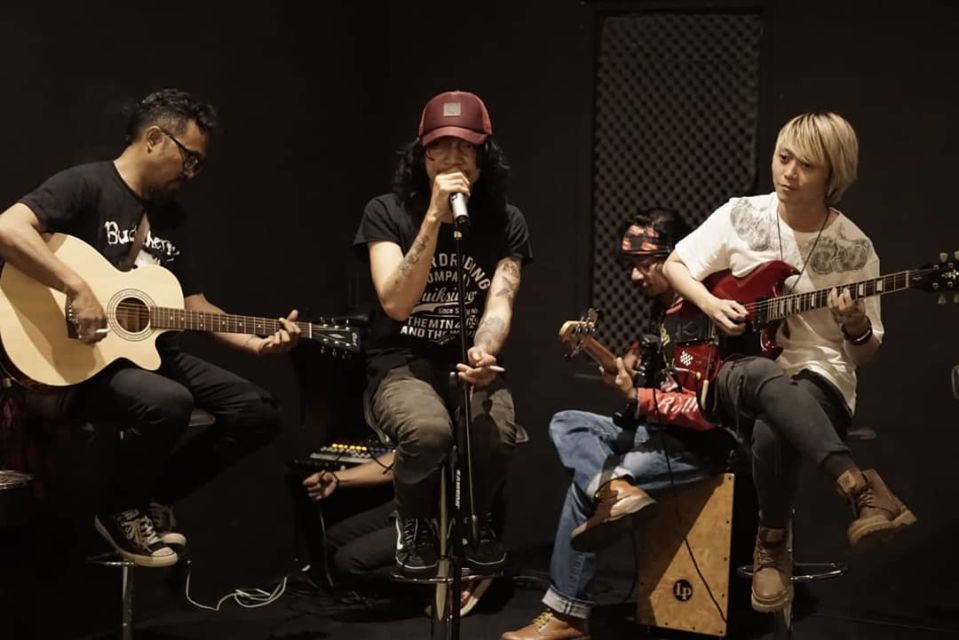 10 Musisi Indonesia Berprestasi yang Mengisi Soundtrack Film dan Serial Luar Negeri. Keren Banget!