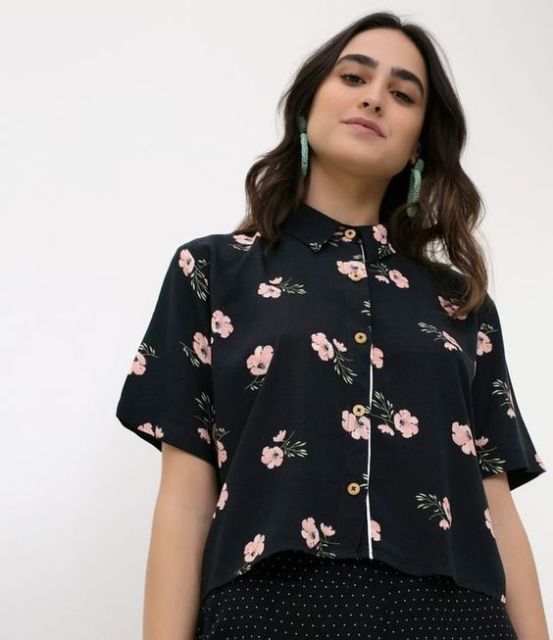 Manis Banget! 9 Motif Kemeja Lengan Pendek Ini Pas Banget Buat Menunjang Penampilan
