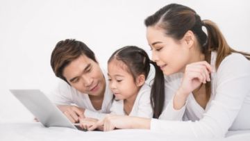 Bagaimana Seharusnya Orangtua Menyikapi Penggunaan Smartphone? Yuk Simak di Sini!