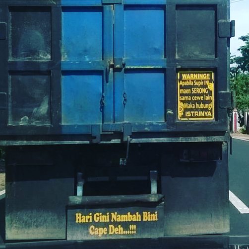 11 Stiker Kocak Truk ini Wakili Keresahan Istri. Sengaja Ditempel, biar Suami Nggak Macam-Macam!