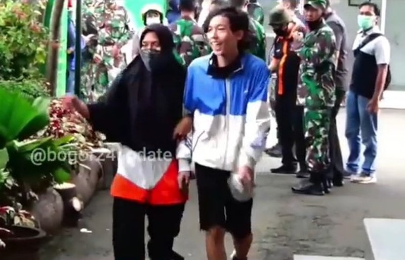 11 Potret Kocak Anak Dicariin Emaknya. Momen ini Kalau Diingat Bikin Kangen Sekaligus Ngakak, ya :D