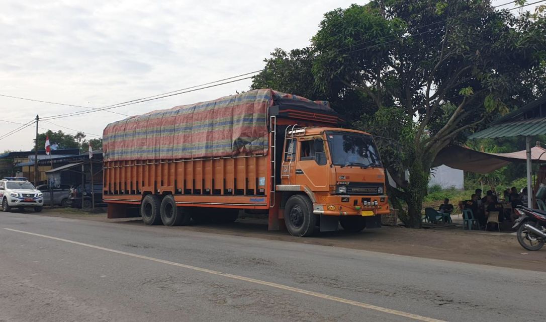 5 Alasan Sopir Truk Jarak Jauh Layak Disebut sebagai Manusia Paling Sabar di Muka Bumi!